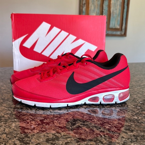 Nike air max 693325-601 Red and Black Sneakers EUC 11 - Picture 1 of 16